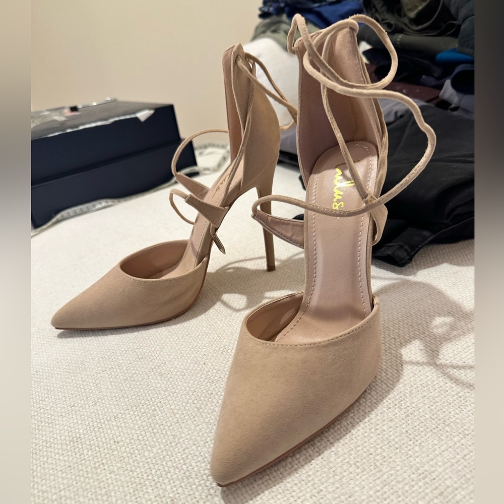 Lulus tie up pumps
